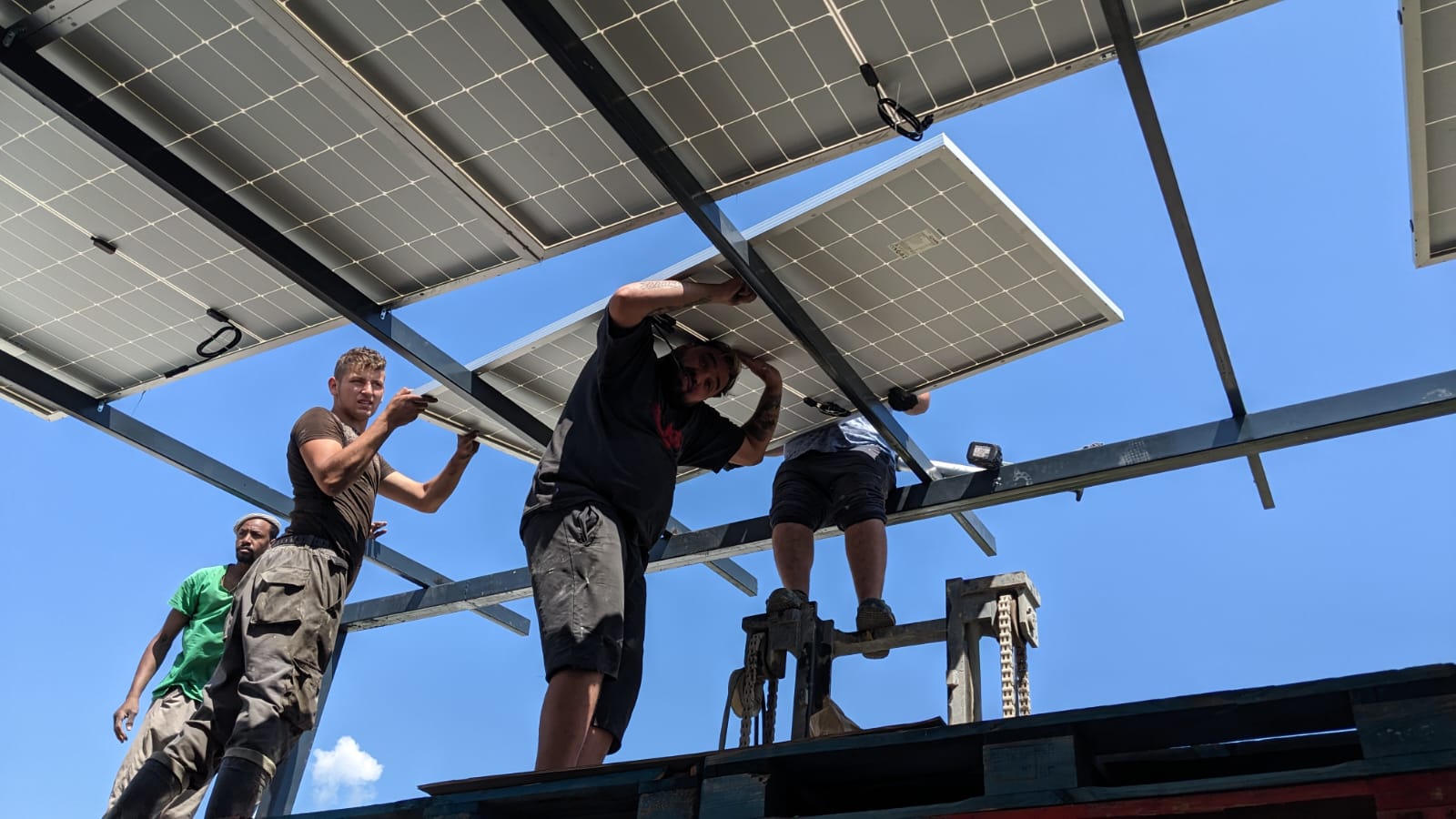 Instalare panouri fotovoltaice STONEAGE - fabrica de piatra (1)